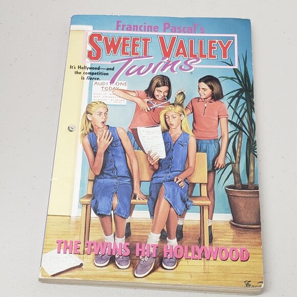 Sweet Valley Twins Book #107 The Twins Hit Hollywood - Picture 1 of 4